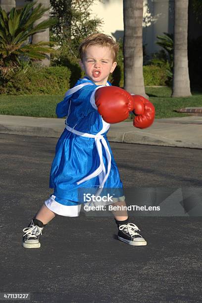 Foto de Boxe Criança e mais fotos de stock de Azul - Azul, Boxe - Esporte, Boxing com Adversário Imaginário