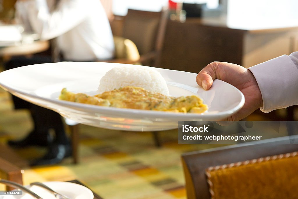 Que sirve omelettes y arroz - Foto de stock de Adulto libre de derechos