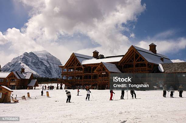 Ski Resort Stockfoto und mehr Bilder von Blockhütte - Blockhütte, Skifahren, Berg