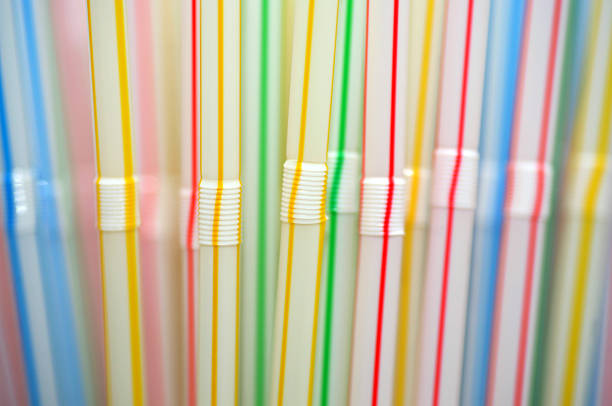 palhinha de beber macro - drinking straw plastic design in a row imagens e fotografias de stock