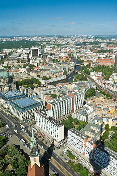 베를린 에서 fernsehturm - plattenbau apartment antenna looking at view 뉴스 사진 이미지