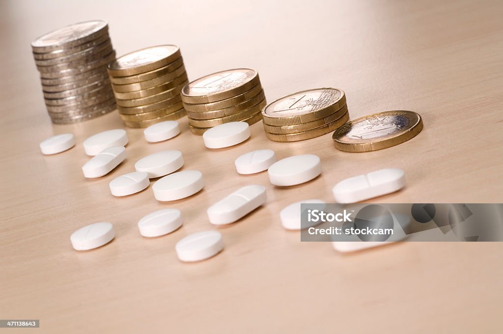 Moedas de Libra custo, de saúde e médicos Comprimido - Royalty-free Símbolo do Euro Foto de stock