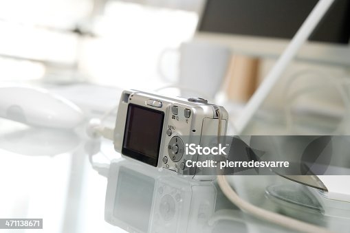 istock Digital photocamera connected with computer 471138671