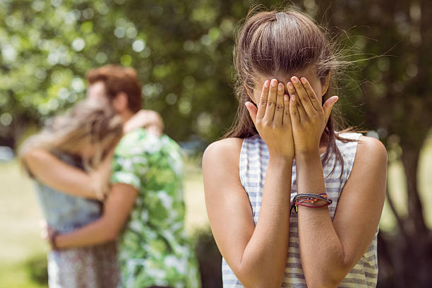 brunette расстройство на видеть с другими-бойфренды - day expressing positivity clothing desire сто�ковые фото и изображения