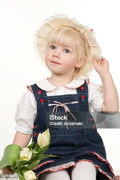 Bambina Con Bouquet - Fotografie stock e altre immagini di 2-3 anni - 2-3 anni, Abbigliamento elegante, Bambine femmine