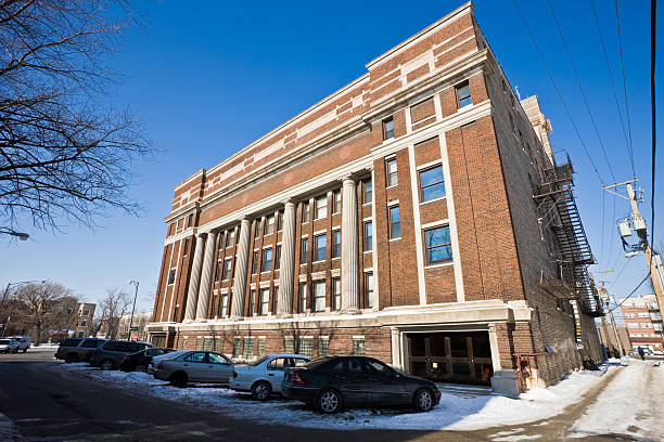 istock Vintage Commercial Building in Chicago 471139645