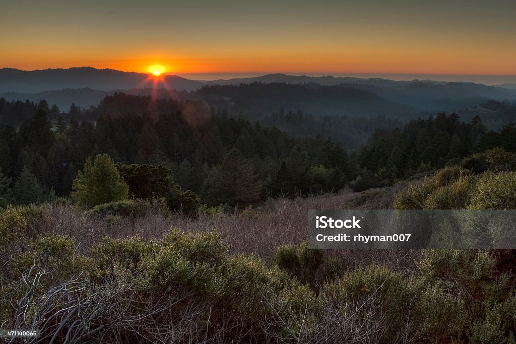 Zachód słońca nad Hills - Zbiór zdjęć royalty-free (Bez ludzi)