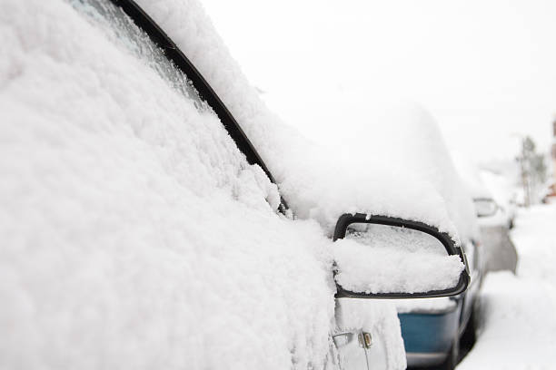 istock Snow Covered Cars 471141101