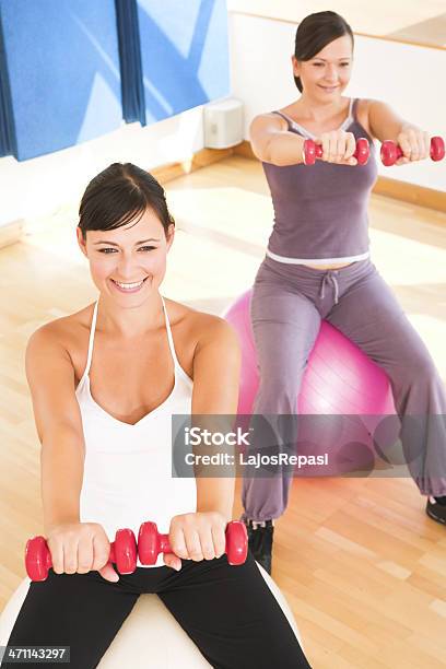 Presso Il Fitness Club - Fotografie stock e altre immagini di Abbigliamento sportivo - Abbigliamento sportivo, Adulto, Aerobica