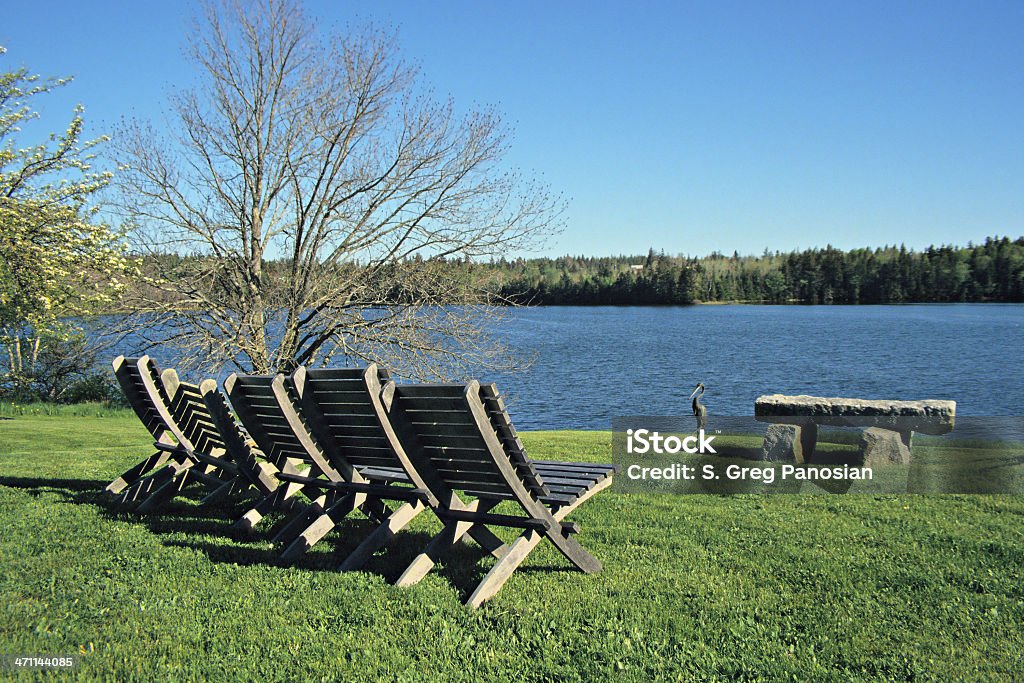 Sedie Adirondack - Foto stock royalty-free di Adagiarsi