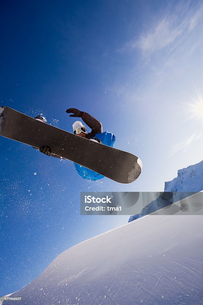 Сноуборд прыжок - Стоковые фото Прямо под роялти-фри