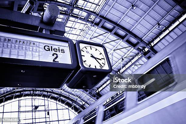 Passa Da - Fotografie stock e altre immagini di Leggere l'ora - Leggere l'ora, Architettura, Berlino - Germania