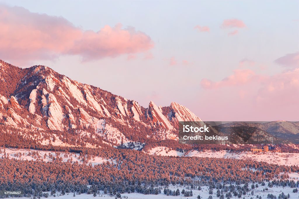 Lever du soleil sur les montagnes Flatirons - Photo de Boulder libre de droits