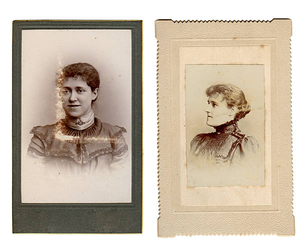 istock Vintage ladies 471152283