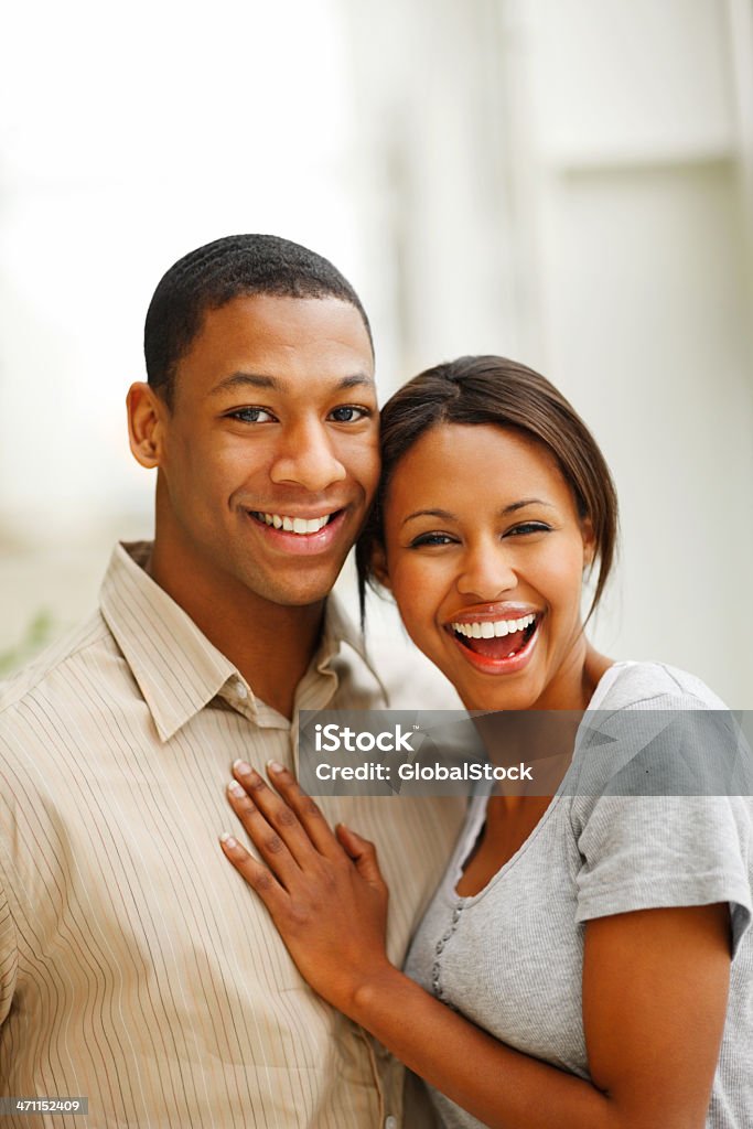 Romântico jovem casal sorrindo - Foto de stock de 20 Anos royalty-free