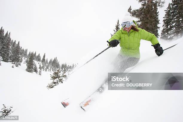 Photo libre de droit de Femme Skieur banque d'images et plus d'images libres de droit de Activité de loisirs - Activité de loisirs, Adulte, Attitude