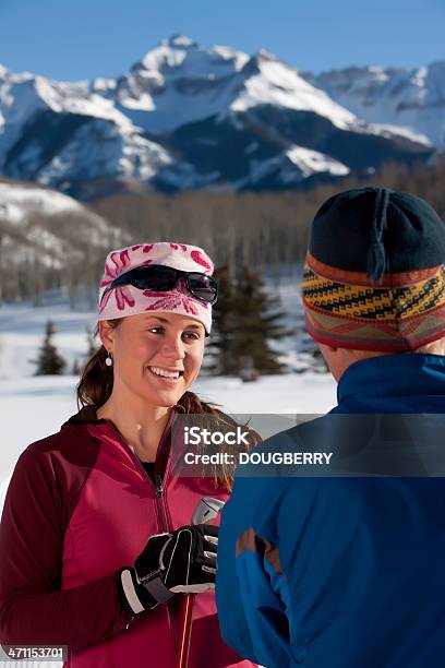 Paar Im Freien Im Winter Stockfoto und mehr Bilder von Aktiver Lebensstil - Aktiver Lebensstil, Berg, Colorado - Westliche Bundesstaaten der USA