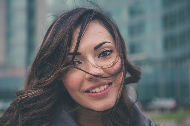 istock Beautiful girl posing in an urban context 471153744