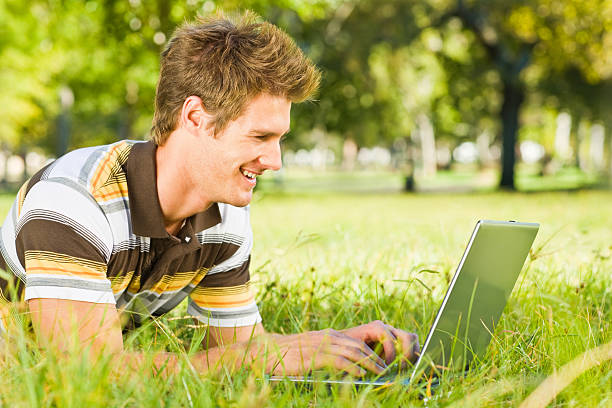 istock Side view of young man using a laptop 471154057