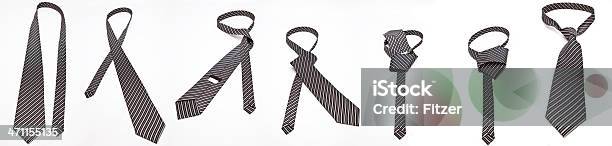 La Cravatta - Fotografie stock e altre immagini di Cravatta - Cravatta, Istruzioni, Annodare