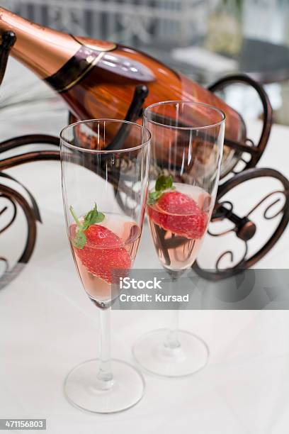 Photo libre de droit de Cadre Romantique Avec Champagne banque d'images et plus d'images libres de droit de Alcool - Alcool, Aliments et boissons, Amour