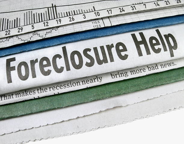 wykluczenia pomoc - bankruptcy foreclosure foreclose newspaper zdjęcia i obrazy z banku zdjęć