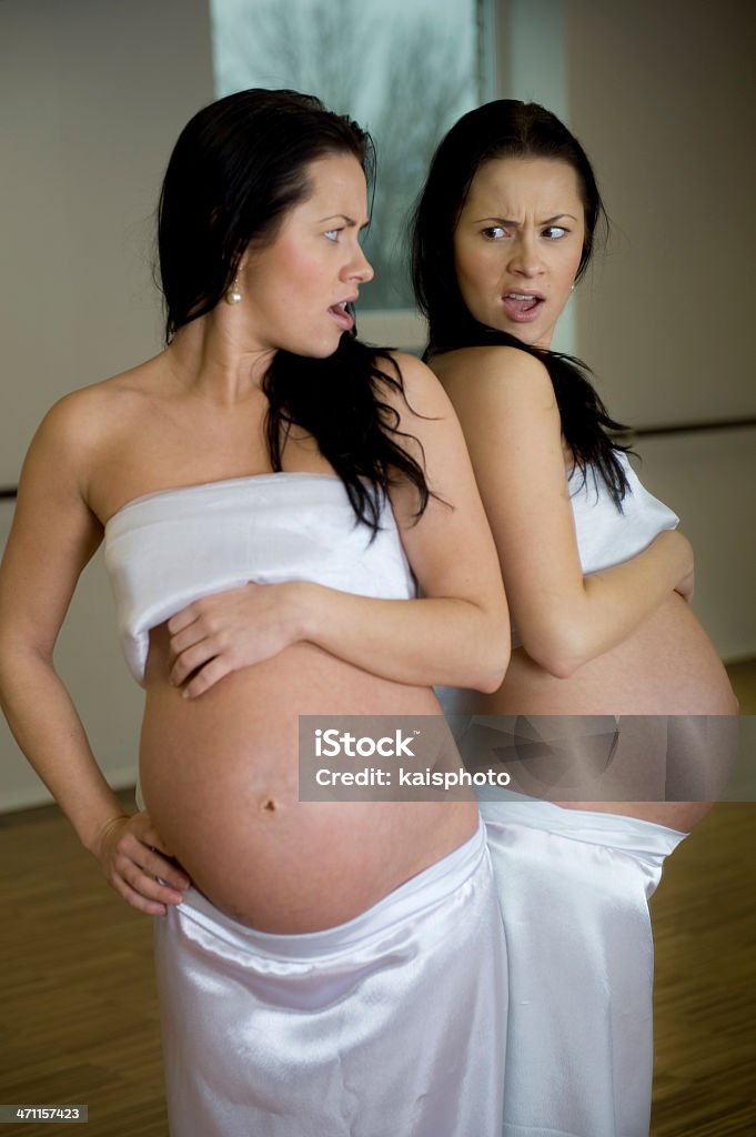 妊娠中の女の子 - 不愉快のロイヤリティフリーストックフォト