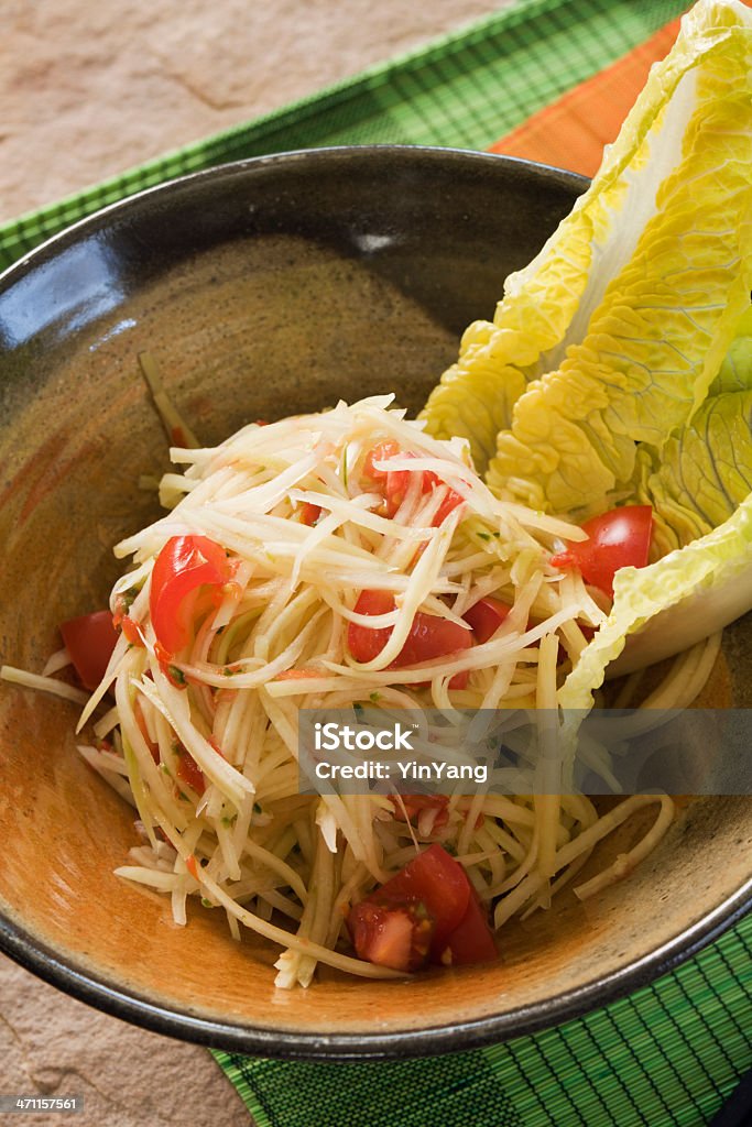 Thai Green Papaya Salad Close-up Vt Subject: Close-up of a green papaya salad, a famous specialty of Thailand. Bowl Stock Photo