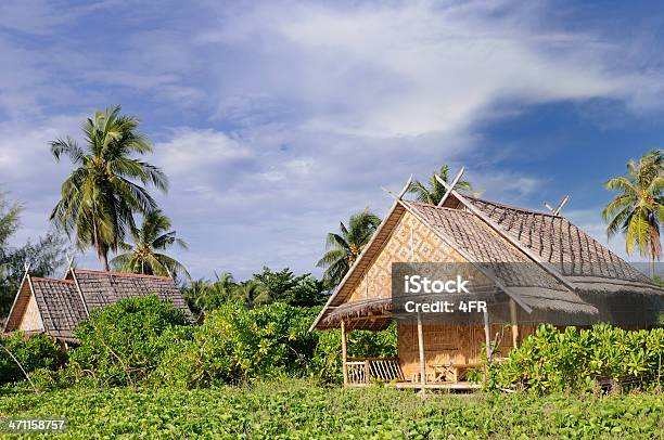 Photo libre de droit de Paradis Des Bungalows En Front De Mer banque d'images et plus d'images libres de droit de Architecture - Architecture, Bambou, En bambou