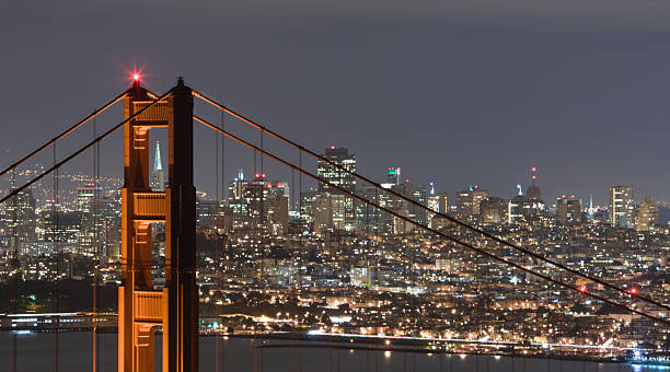 골든 게이트 및 샌프란시스코 - san francisco county suspension bridge cityscape marin tower 뉴스 사진 이미지