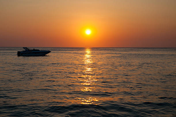 istock Speed boat in the sea 471161404
