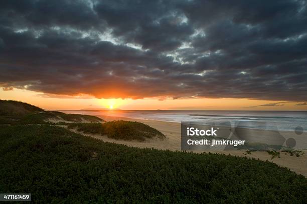 ハワイのビーチの夕日で Polihale ます - カウアイのストックフォトや画像を多数ご用意 - カウアイ, ステートパーク, ドラマチックな空模様