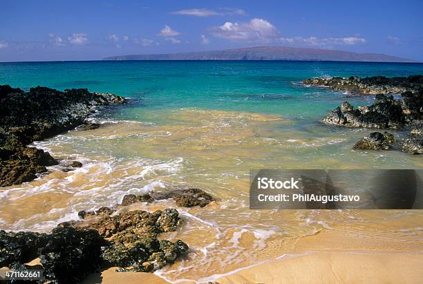 Playa De Makena En Maui En Hawai Foto de stock y más banco de imágenes de Agua - Agua, Arena, Basalto