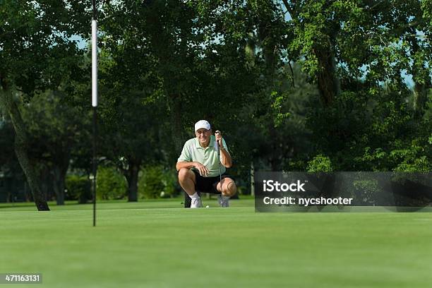 Senior Golfista Preparar Para Colocar - Fotografias de stock e mais imagens de Golfe - Golfe, Putting, Homens Idosos