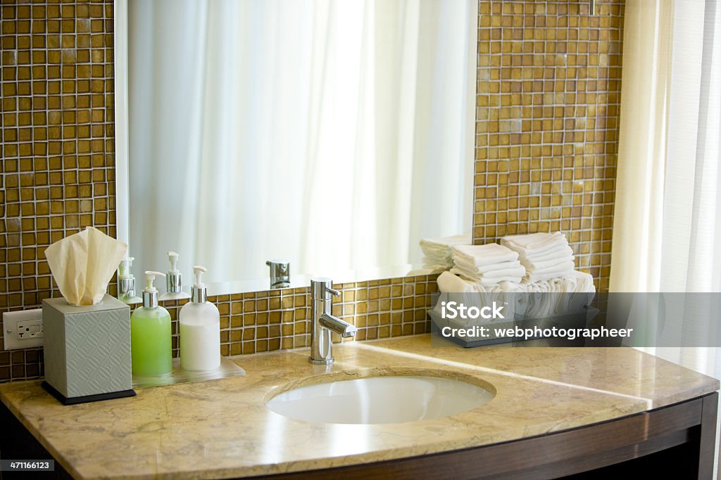 Intérieur d'une salle de bains - Photo de Lavabo libre de droits