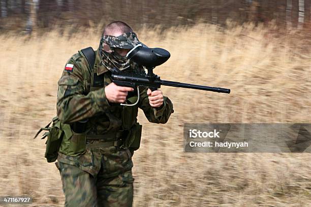 Giocatore Di Paintball - Fotografie stock e altre immagini di Abbigliamento mimetico - Abbigliamento mimetico, Adulto, Aggressione