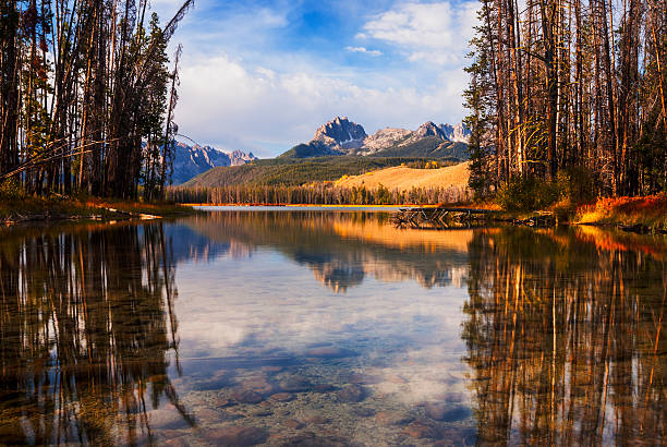 istock Sawtooth mountains through the trees in Stanley Idaho 471168096