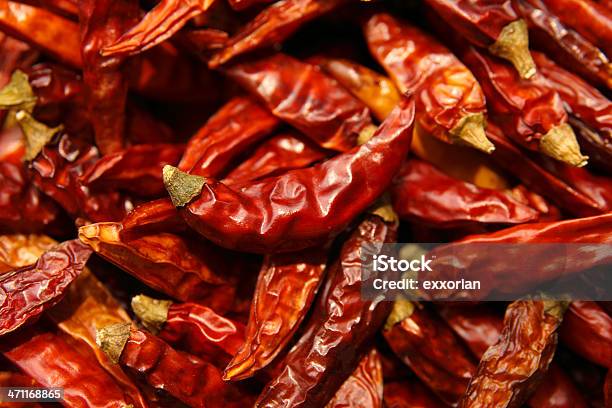 Secos Chili Peppers - Fotografias de stock e mais imagens de Pimenta - Pimenta, Secar, Colher - Atividade Agrícola