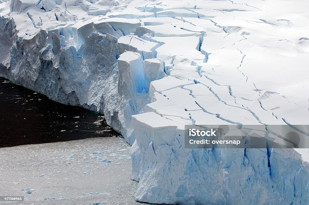 ブルー南極氷河 - クレバスのロイヤリティフリーストックフォト