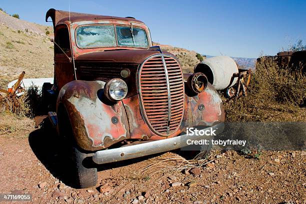 Vecchio Camion - Fotografie stock e altre immagini di Abbandonato - Abbandonato, Affari finanza e industria, Ambientazione esterna