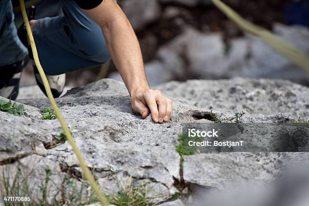 Foto de Escalada e mais fotos de stock de Agarrar - Agarrar, Alcançar, Atividade Recreativa