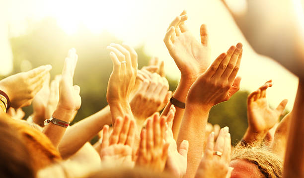 手 - applauding cheering spectator human hand ストックフォトと画像