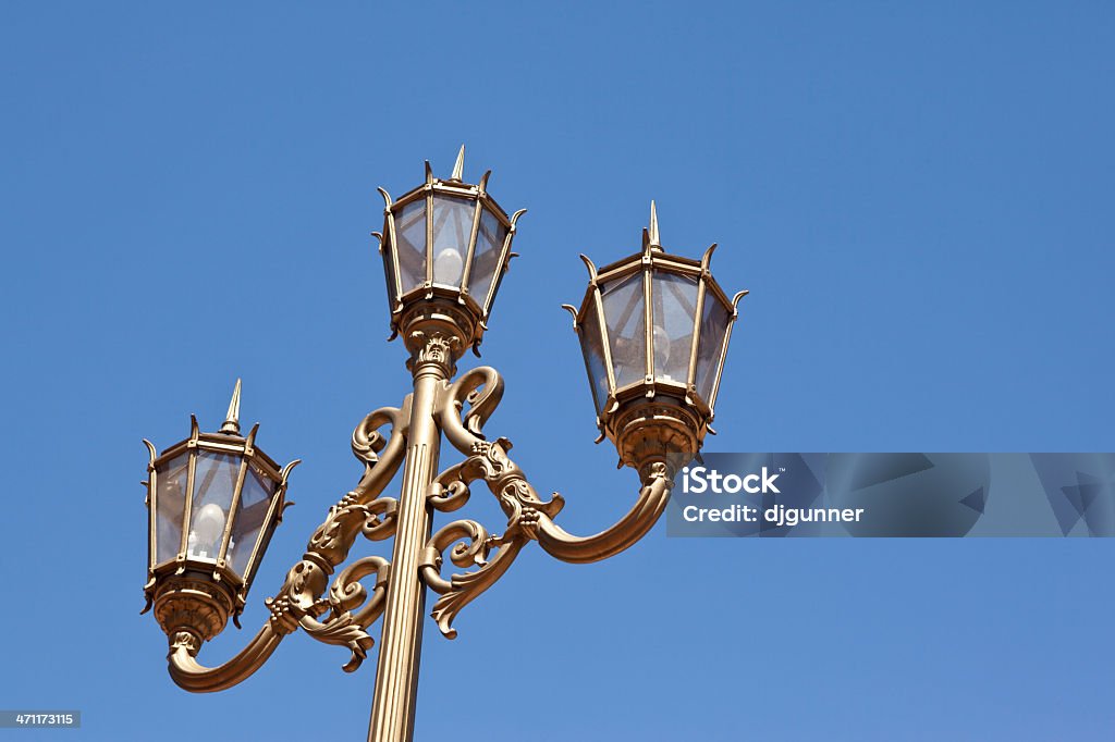 Golden lámpara de poste - Foto de stock de Aire libre libre de derechos