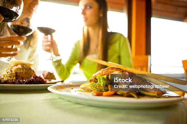 Cena Con Invitati - Fotografie stock e altre immagini di Cena con invitati - Cena con invitati, Cibo, Livello di superficie