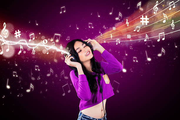istock Dj enjoy music with purple background 471175070