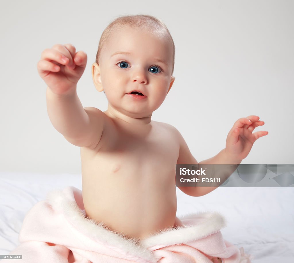 Baby девочка - - Стоковые фото 12-17 месяцев роялти-фри