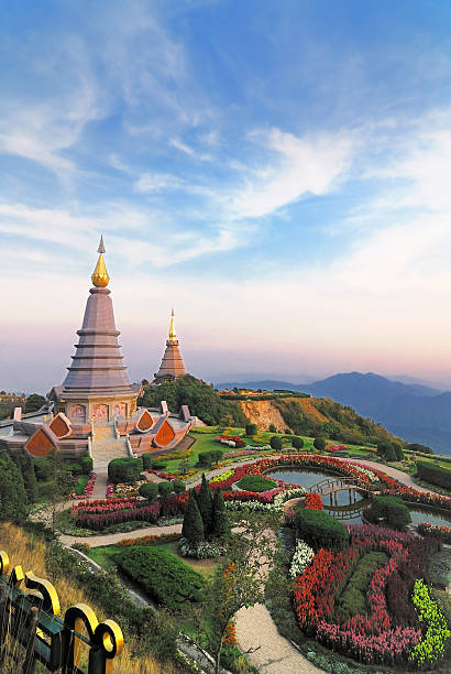 景色の眺めのチェンマイ・タ�イ inthanon 国立公園 - inthanon ストックフォトと画像
