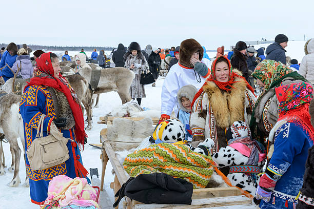 nenets в национальный фестиваль «день оленеводов» в сибири - people russia indigenous culture women стоковые фото и изображения