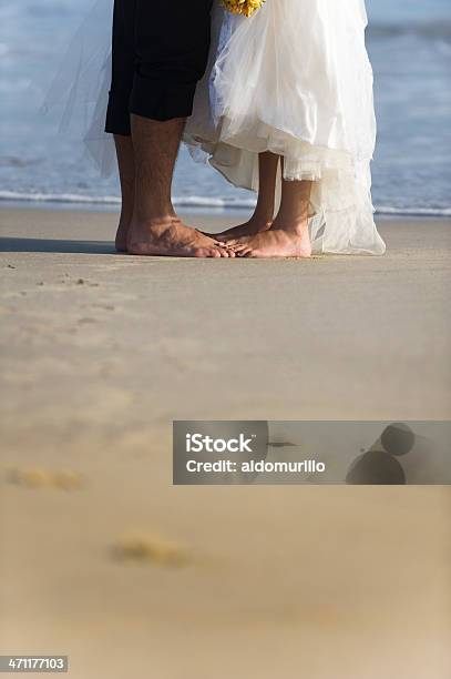 Romantische Paar Stockfoto und mehr Bilder von Braut - Braut, Bräutigam, Sandig