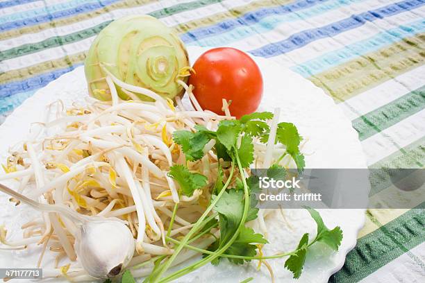 Possivelmente Uma Salada - Fotografias de stock e mais imagens de Alho - Alho, Alimentação Saudável, Coentro